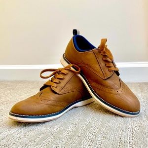 Size 2 (kids) Cat & Jack dress/casual shoes!